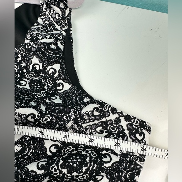 NWT Torrid cropped blouse sleeves top, size 3X, black white lattice print - Picture 11 of 14